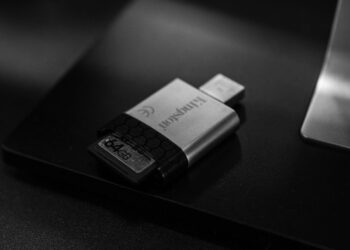 format a USB flash drive