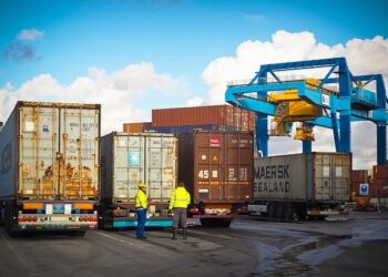 Benefits of hiring a logistic company for transferring goods