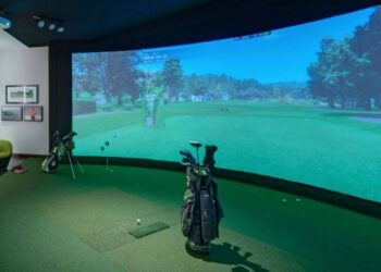 Top Equipment for Indoor Golf Simulator