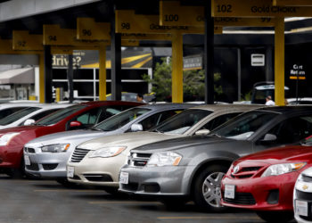 Hertz Global Holdings Inc. rental cars sit parked at the company's location at Los Angeles International Airport (LAX) in Los Angeles, California, U.S., on Friday, July 26, 2013. Hertz Global Holdings Inc. is scheduled to release earnings figures on July 29. Photographer: Patrick T. Fallon/Bloomberg via Getty Images