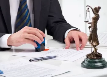 Reasons for Hiring a Litigation Lawyer for Debt Recovery