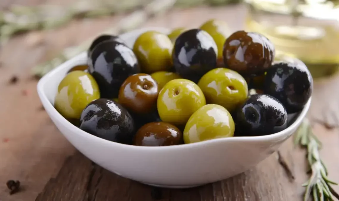 Wellhealthorganic.com:11-health-benefits-and-side-effects-of-olives-benefits-of-olives