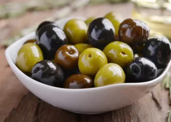 Wellhealthorganic.com:11-health-benefits-and-side-effects-of-olives-benefits-of-olives