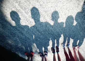 How Peer Pressure Shapes Teen Drug Use in the Age of Social Media