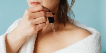 Neckline Tightening: Why Your Neck Ages Faster Than Your Face and What to Do About It?